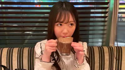 እሷ ዩኒቨርሲቲ ውስጥ ተመሳሳይ ክለብ አባል የሆነ ጓደኛ ነው. እና እሷ ክለብ ውስጥ በጣም ማራኪ ልጃገረድ ናት. ይህ የጃፓን የፍትወት ድባብ ነው.